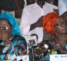 [Photos] Passation de service mouvementée au ministère de la femme: Mariama Sarr boude, son fauteuil et se casse, le marabout d’Anta Sarr débarque avec des…gris-gris