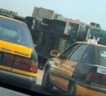 Accident : Un camion s’est renversé sur le pont Seyda Mariama Niass