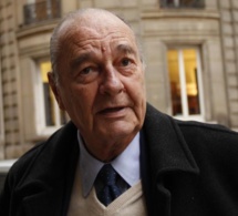 Jacques Chirac hospitalisé, "va bien et restera quelques jours en observation à l'hôpital"