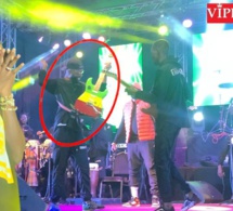 Urgent Gambie : Waly vs Pape Diouf les guitaristes de Waly Seck changent de guitare et expl0se la…