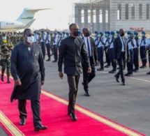 Le Président Paul Kagamé en escale technique à Dakar : les images de son accueil par le chef de l’Etat Macky Sall