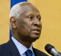 Abdou Diouf: "Jacques Chirac me demandait souvent à propos de ma taille si on m'arrosait tous les jours"