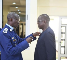 Mouhamadou Moustapha Ba décoré par le haut commandant de la gendarmerie