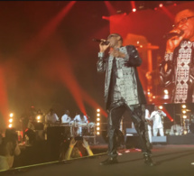 Paris Bercy Youssou Ndour explose la scène avec le son Boul Bayekou et envoie les fans au paradis