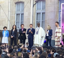 FÊTE  DE LA MUSIQUE YOUSSOU NDOUR CHANTE DEVANT EMMANUEL MACRON ET SON EPOUSE