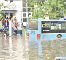 Le marché et les rues de Fass sous les eaux : Le cri du cœur des vendeurs et des usagers des véhicules