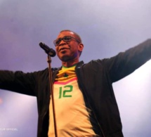 Le roi Youssou Ndour montre le chemin des grandes victoires  Africaines aux  lions du football.