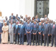 Premier communiqué du Conseil des ministres du gouvernement de Dionne.