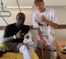 Blessure au genou : Première image de Sadio Mané depuis son lit d’hôpital à Londres