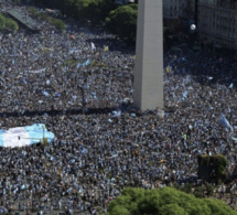 L'Argentine championne du monde: ivres de joie, soulagés, les Argentins par millions dans les rues