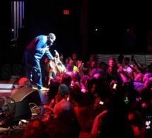 Youssou Ndour remplit la grande salle de Winspear Opera House de Dallas. Regardez