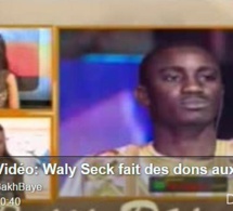 Vidéo : Waly Seck fait des dons aux nécessiteux pour la fête de Tabaski.