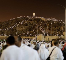 Des centaines de milliers de pèlerins sur le Mont Arafat