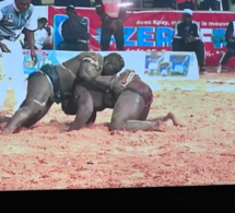 Photos/ Lutte: Chute avec un "4 appuis" de Reug-Reug face à Sa Thiès