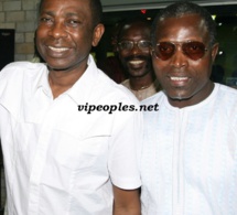 Youssou Ndour en compagnie de son "tamakatt"