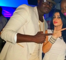 Niga Jah en toute complicité avec la maquilleuse des Allures Lina