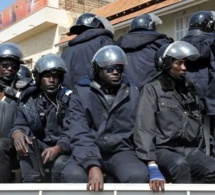 Les gendarmes interrompent le colloque du Front contre le sommet de la Francophonie