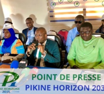 En images forte mobilisation de Cheikh Sène du Mouvement Pikine Horizons 2035 face à la presse.