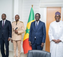 PHOTOS PASSATION DE SERVICE: Le PM Amadou Ba et les deux ministres sortants Aly Saleh Diop et Yankhoba Diattra.