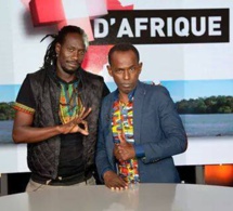 Carlou D pose avec l'humoriste et Chroniqueur Mamane