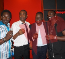 Akon, Youssou Ndour, Thione Niang et Mbaye Dieye savourent leur "Ataya"