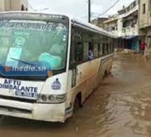 Eaux stagnantes, voirie dégradée, crevasses, et autres nid-de-poule : Les mini bus Tata menacent de ne plus desservir Keur Massar