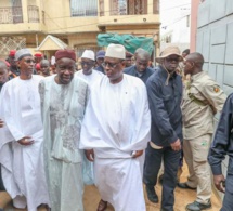 Accompagné d’une forte délégation, le Président Macky SALL a été reçu ce matin par le Khalife général des « Tidianes », Serigne Babacar Sy Mansour à l’occasion d’une visite de courtoisie.