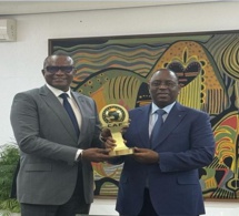 Prix de l’Excellence aux CAF Awards : Macky Sall a reçu son trophée