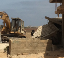 Construction des maisons jouxtant le mur de l’aéroport : Le Président fait tomber des têtes et oublie le Gouverneur de Dakar