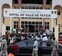 Inauguration de l'Hôtel de ville de Fatick : Le service protocolaire interrompt la prestation des griots, Macky leur demande de continuer