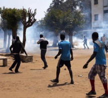 En direct de l’Ucad: Des rafales de pierres sur le véhicule de Macky Sall