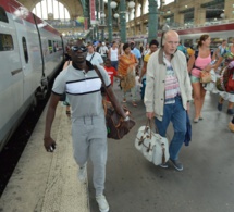 Les premières images de l'arrivé de Pape Diouf à Bruxelles juste avec le grand show au Bodega . Regardez