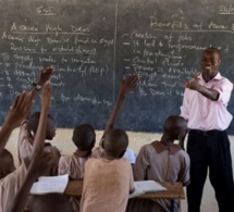 Oui à l’introduction de l’enseignement de l’anglais à l’école élémentaire, mais pas en octobre 2024 Par Racine Dia Linguiste,