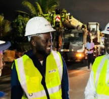 Le ministre El Malick Ndiaye supervise la pose des poutres sur la passerelle endommagée de Patte d’Oie