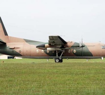 Crash évité de justesse : Un fokker 27 de l'Armée, avec 10 passagers à bord, se pose en urgence sur un terrain vague au Mali