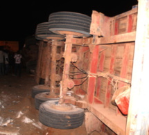 Photos - Spectaculaire accident sur la route de l’aéroport : Un camion fou provoque un carambolage