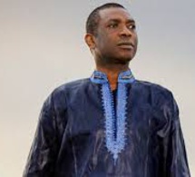 Vidéo-Youssou Ndour rend hommage à Doudou Ndiaye Rose et Vieux Sing Faye, " YAAKAR "