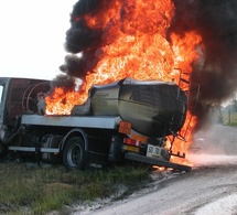 Croisement Cambérène : un camion prend feu, l'origine du sinistre reste mystérieuse pour l'instant