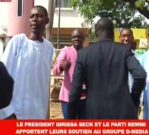 Vidéo: Le Directeur D-Média, Massamba Mbaye, cueilli par la Dic devant ses employés. Regardez