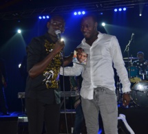 Vidéo: Pape Diouf présente et prie pour le nouveau album "XEL" de Waly Seck au Dock Eiffel de Paris.