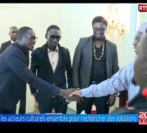 Vidéo: Le président Macky reçoit les rappeurs et autres mbalaxmen. Regardez