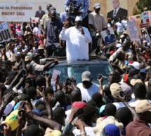 A Thiès, Macky Sall pilonne Idrissa Seck et Cie: " Ceux qui parlent doivent se regarder dans un miroir pour savoir entre eux et moi, qui a plus de dignité"