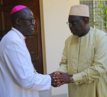 Visite chez l'Archevêque de Dakar : Le Président Macky Sall offre un million à une dame qui l'attendait à sa sortie