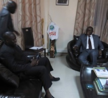 Aziz Ndiaye reçu en audience par le ministre des sports Matar Ba