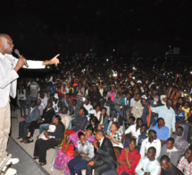 En images St Louis vibre au rythme du Pape de la musique Sénégalaise. Pape Diouf draine du monde à Ndar. Regardez