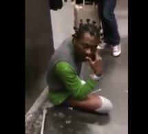 VIDEO: La police Française humilie cet handicapé Africain à la gare de Lyon. Regardez