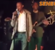 Vidéo: Le fils de Oumar Péne en live à Paris, on dirait la voix de son père… Regardez