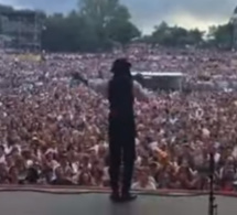 Vidéo: Fadda Freddy face à 20000 fans. Regardez, c’est extraordinaire !