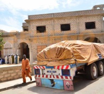 La grande mosquée de Yoff reçoit un don de 50 tonnes de ciment par Baba Tandian , PDG de Tandian Multimédias