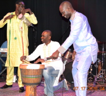 INTÉGRALITÉ: Pape Diouf met le feu à OLD TOWN SCHOOL FOLK MUSIC DE CHICAGO. REGARDEZ LES 45 MINUTES DE SHOW.